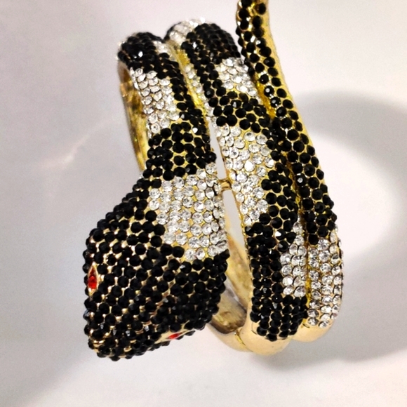 Vintage Dramatic Snake Hinged Cuff Bracelet - Picture 2 of 16